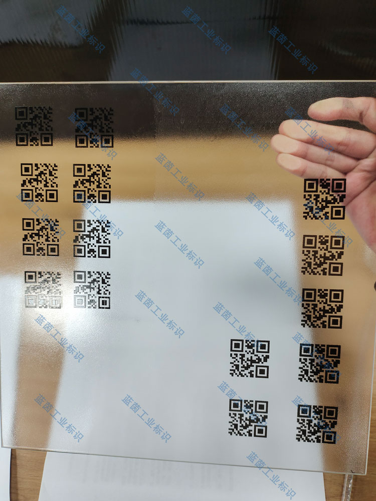 光伏玻璃、鋁框架、表面膜 追溯防偽二維碼、條碼高清高附著UV噴碼機(jī)打樣效果